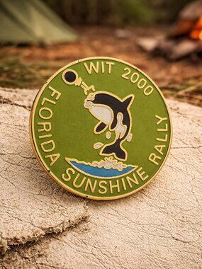 Winnebago International Travelers WIT 2000 Lapel Pin